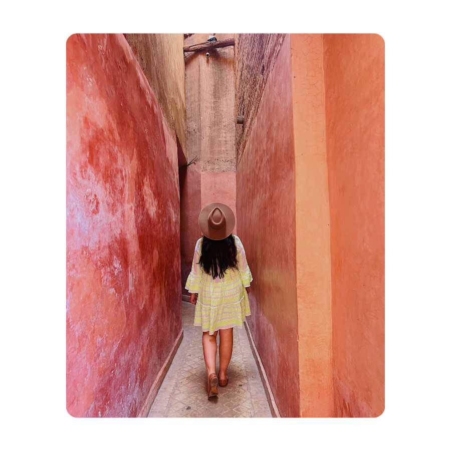 Groupe d’employés en séjour professionnel à Marrakech, participant à une activité de team-building dans un cadre marocain.marrakech, séjour entreprise, team building maroc, voyage professionnel, incentive, séminaire entreprise, organisation séjour maroc, événement corporate, désert marocain, commerce et tourisme